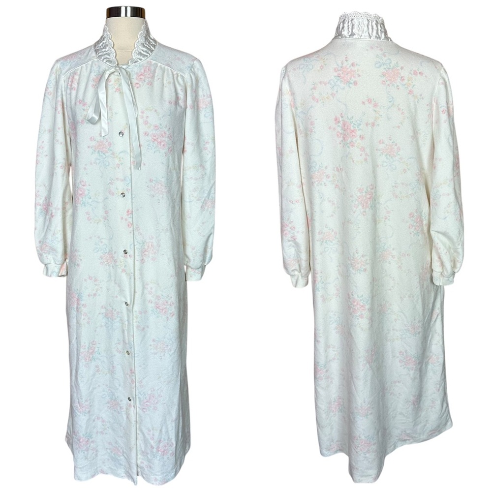 Vintage 70s Vandemere Floral Coquette Polyester Fleece Eyelet Lace Nightgown